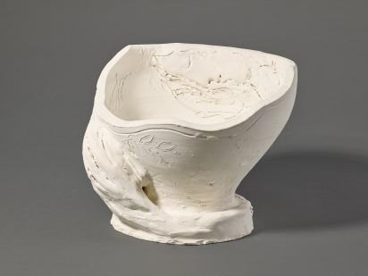 Variante en blanc des Amoureux en rose avec une main, 1962, Ceramic by Marc Chagall